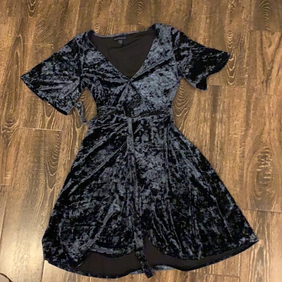 2 cute dresses - Picture 5 of 7